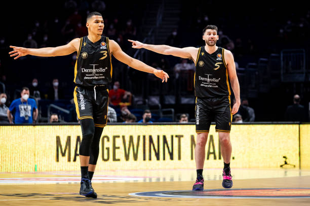 间的配合也 间的配合也